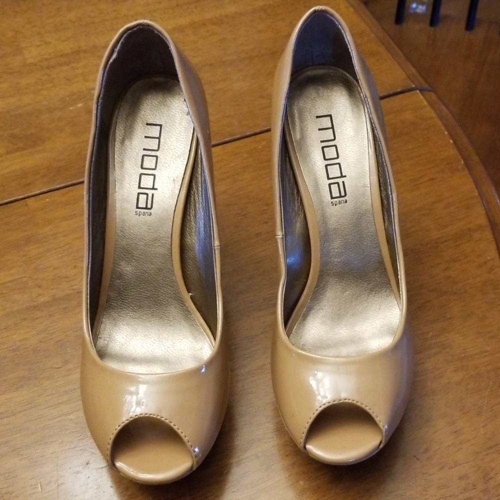 Tan Moda heels